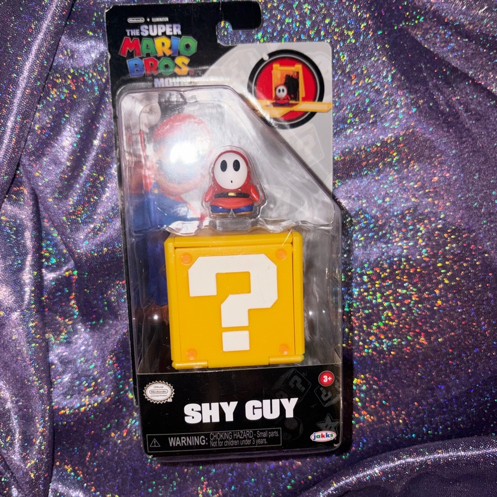 Mario Shy Guy Mini Figure
